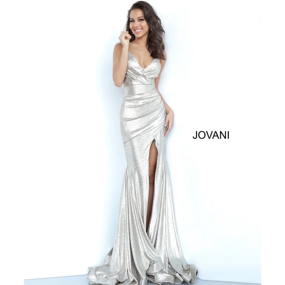 Jovani Silver Gown Size 4 | Never worn